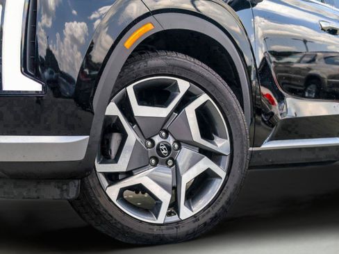 Used 2024 Hyundai Palisade SEL w/ Premium Package FWD image 2