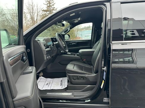 Certified 2025 Chevrolet Suburban Premier image 11