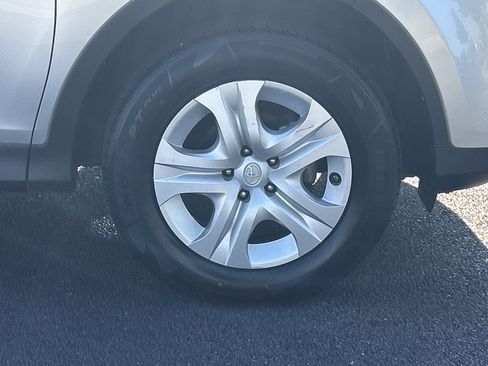 Used 2015 Toyota RAV4 LE FWD image 33