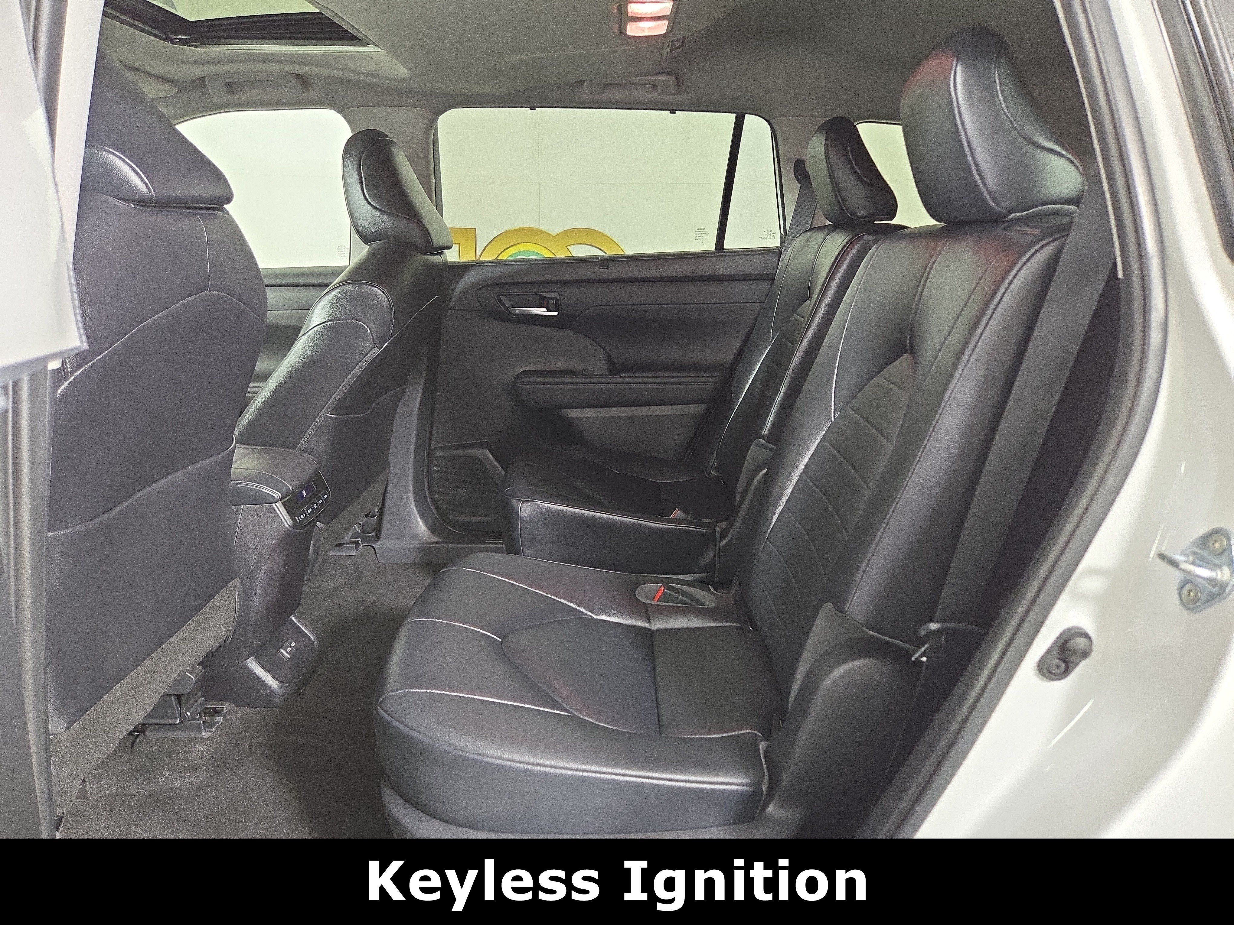 Used 2023 Toyota Highlander XLE AWD/4WD image 12