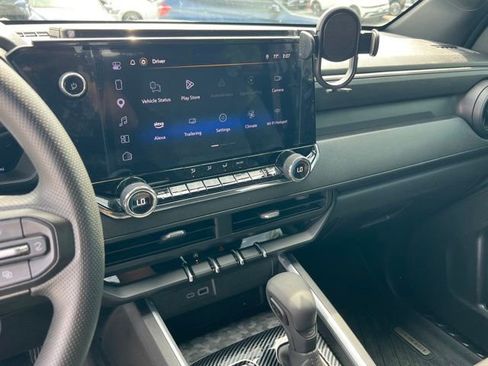 Used 2025 Chevrolet Colorado Trail Boss AWD/4WD image 18