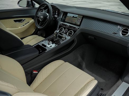 Certified 2024 Bentley Continental GT V8 image 4
