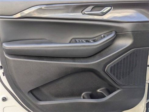 Certified 2023 Jeep Grand Cherokee Laredo image 10