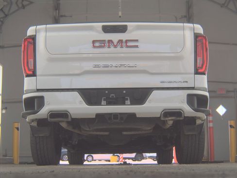 Used 2023 GMC Sierra 1500 Denali w/ Denali Carbonpro Edition AWD/4WD image 4