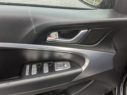 Used 2023 Genesis G70 2.0T image 12