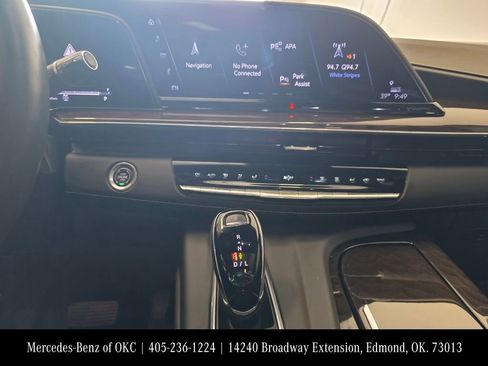 Used 2024 Cadillac Escalade Sport Platinum w/ LPO, ONYX Package image 10