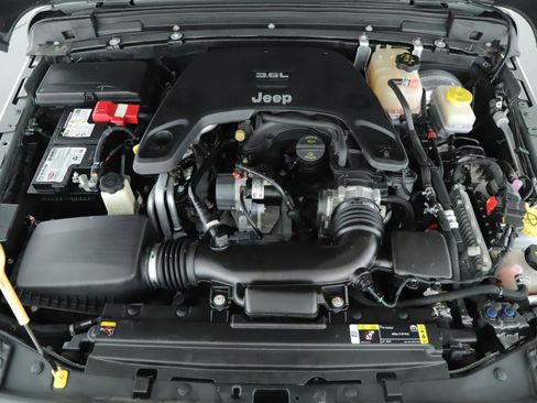 Used 2021 Jeep Wrangler Unlimited Sahara AWD/4WD image 18