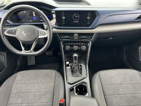 Used 2024 Volkswagen Taos SE image 15