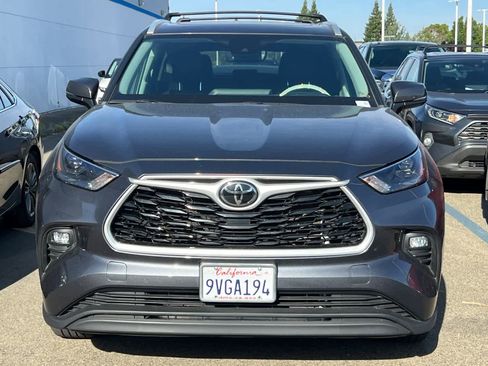 Used 2023 Toyota Highlander XLE AWD/4WD image 2