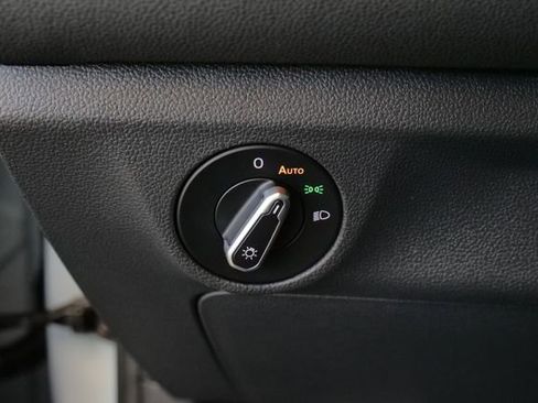 Certified 2025 Volkswagen Jetta Sport image 26