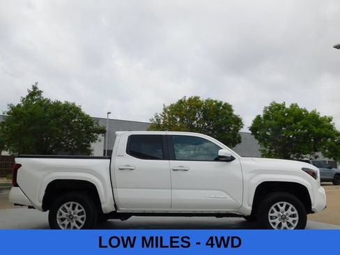 Used 2024 Toyota Tacoma SR5 AWD/4WD image 8
