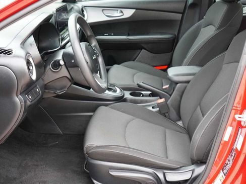 Certified 2024 Kia Forte LXS FWD image 9