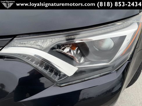 Used 2017 Toyota RAV4 XLE AWD/4WD image 34