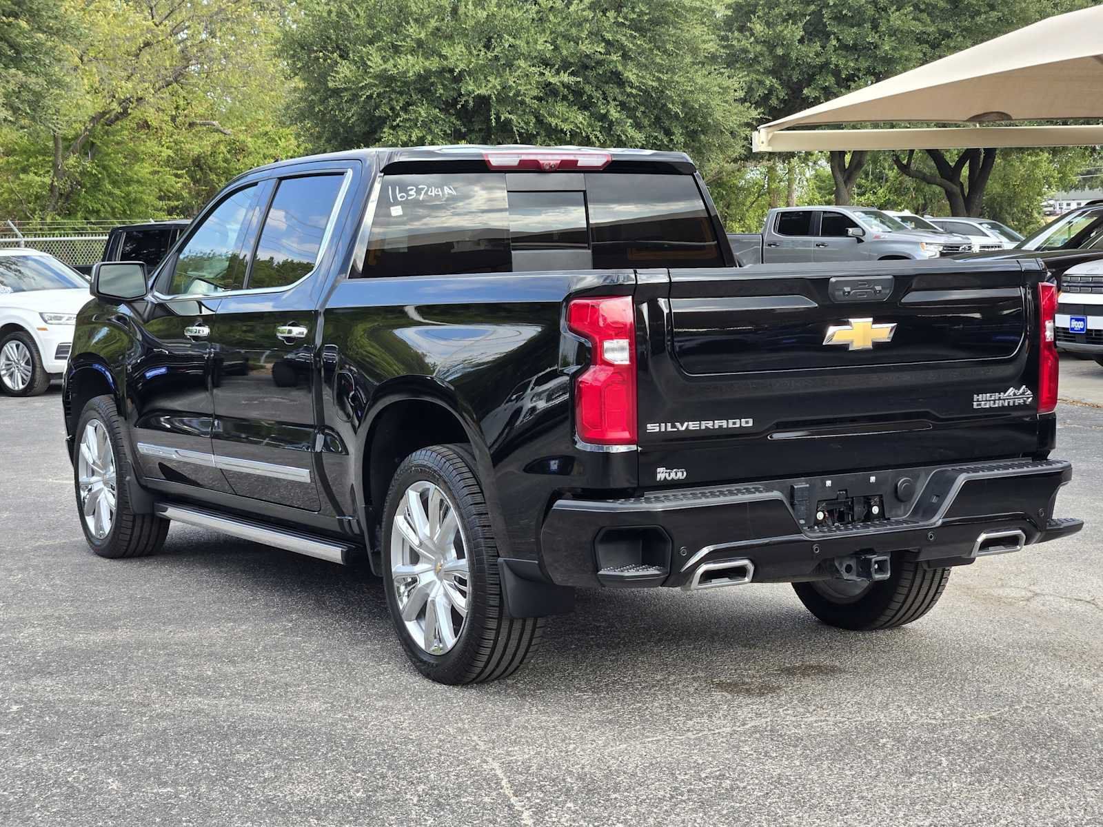Certified 2024 Chevrolet Silverado 1500 High Country AWD/4WD image 6