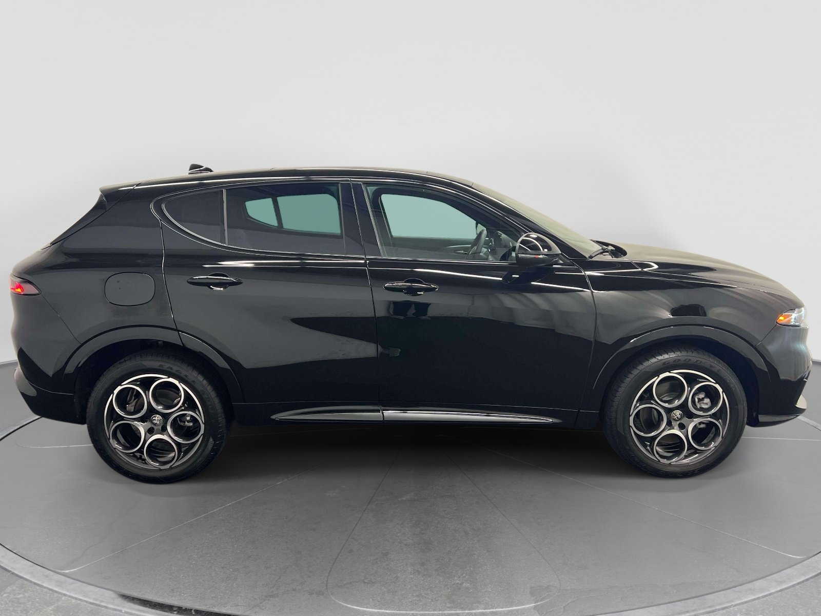 Used 2026 Alfa Romeo Tonale w/ Black Premium Package AWD/4WD image 5