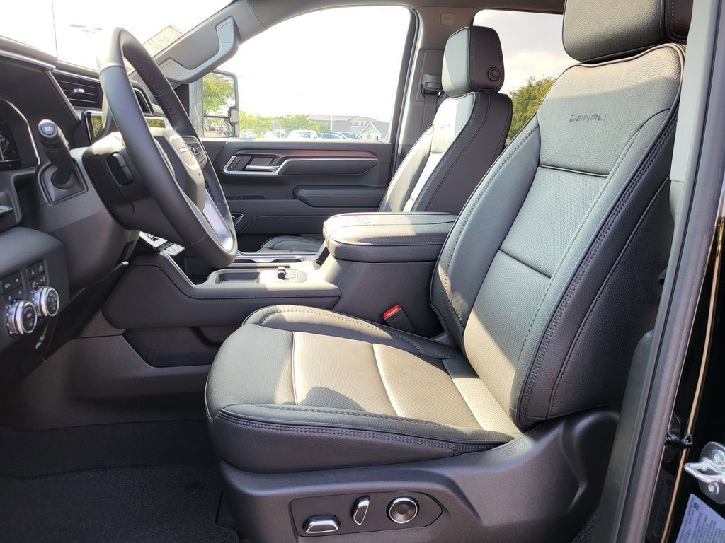 New 2025 GMC Sierra 2500 Denali w/ Denali Reserve Package AWD/4WD image 4