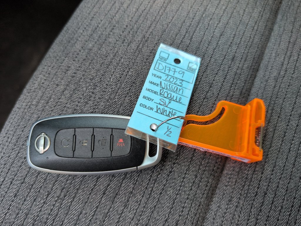 Used 2023 Nissan Rogue SV AWD/4WD image 14
