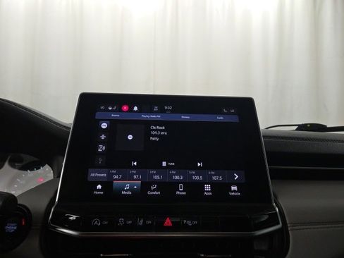 Used 2023 Jeep Compass Limited image 13