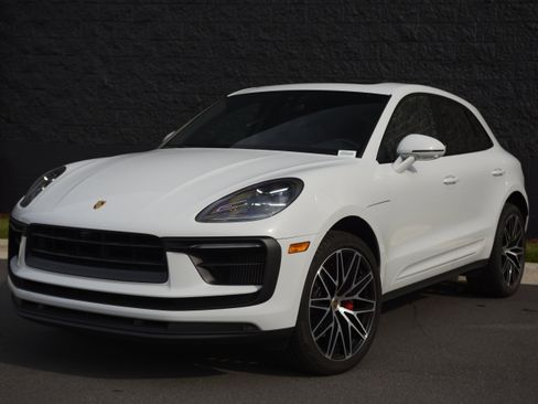 Certified 2022 Porsche Macan S AWD/4WD image 43
