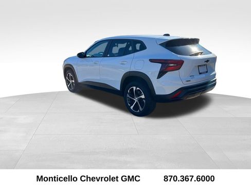 Used 2024 Chevrolet Trax RS w/ Driver Confidence Package image 7