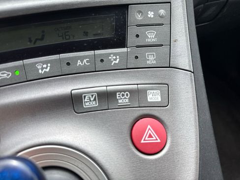 Used 2015 Toyota Prius Two image 15