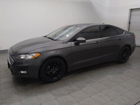 Used 2020 Ford Fusion SE w/ Equipment Group 151A FWD image 2