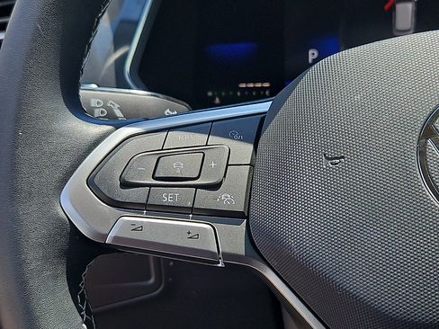 Used 2022 Volkswagen Tiguan SE w/ Panoramic Sunroof Package AWD/4WD image 24