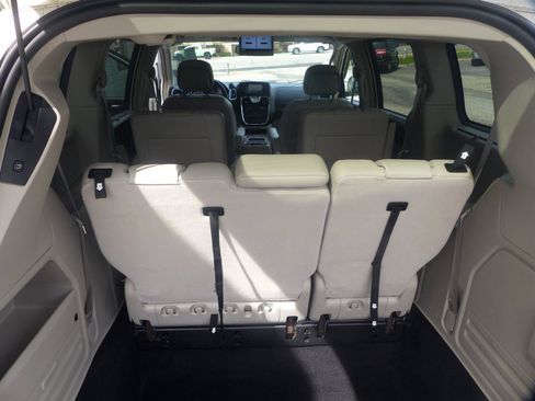 Used 2012 Chrysler Town & Country Touring-L w/ Driver Convenience Group FWD image 30
