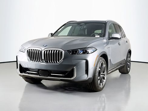 New 2026 BMW X5 xDrive50e w/ Premium Package image 3