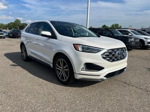 Certified 2019 Ford Edge Titanium w/ Equipment Group 301A AWD/4WD image 2