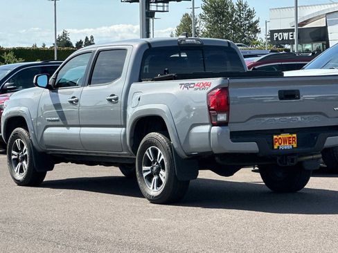 Used 2018 Toyota Tacoma TRD Sport AWD/4WD image 6