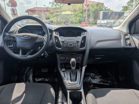 Used 2017 Ford Focus SE FWD image 16