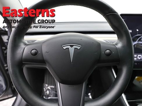 Used 2019 Tesla Model 3 Standard Range image 10