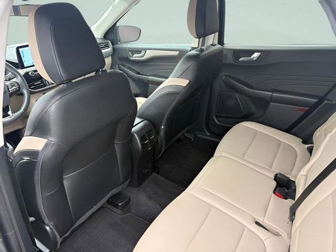 Used 2022 Ford Escape SEL w/ Technology Package AWD/4WD image 5
