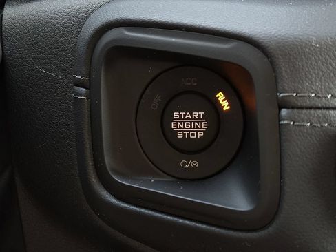 Used 2024 Jeep Gladiator Rubicon AWD/4WD image 16