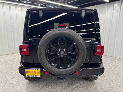 Used 2021 Jeep Wrangler Unlimited Sahara AWD/4WD image 5