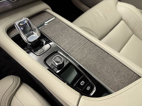 Certified 2023 Volvo XC90 B6 Ultimate w/ Protection Package Premier AWD/4WD image 21