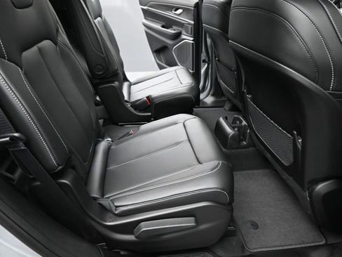 New 2025 Jeep Grand Cherokee L Limited image 39