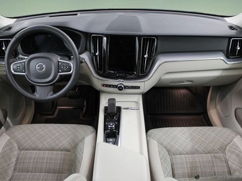 Used 2022 Volvo XC60 B5 Momentum w/ Advanced Package FWD image 19
