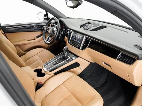 Used 2017 Porsche Macan image 22