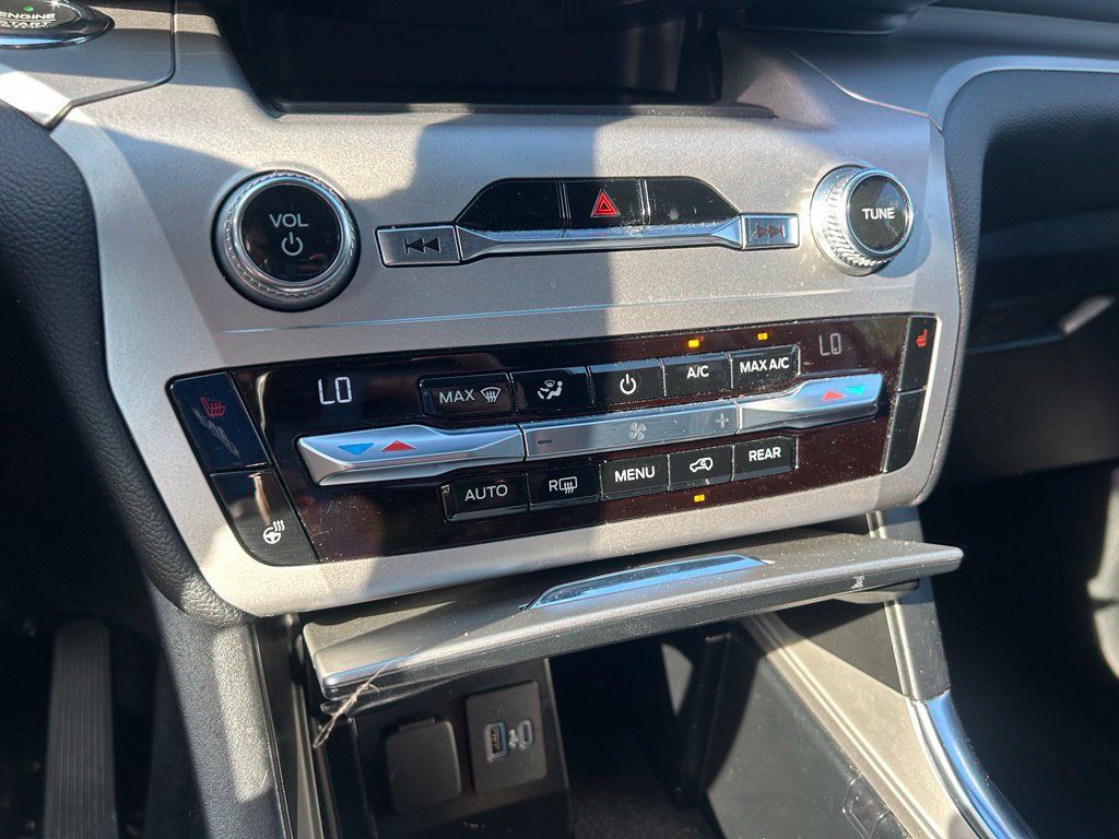 Used 2021 Ford Explorer XLT w/ Equipment Group 202A AWD/4WD image 21