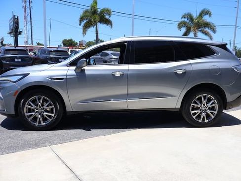 Used 2023 Buick Enclave Essence w/ Experience Buick Package FWD image 5