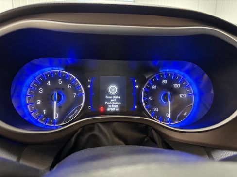 Used 2021 Chrysler Voyager Lxi image 19