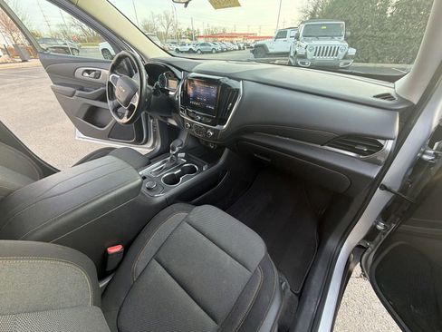 Used 2021 Chevrolet Traverse LT image 26