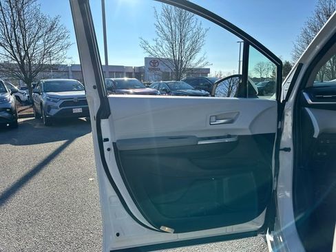 Used 2025 Toyota Sienna XLE image 15