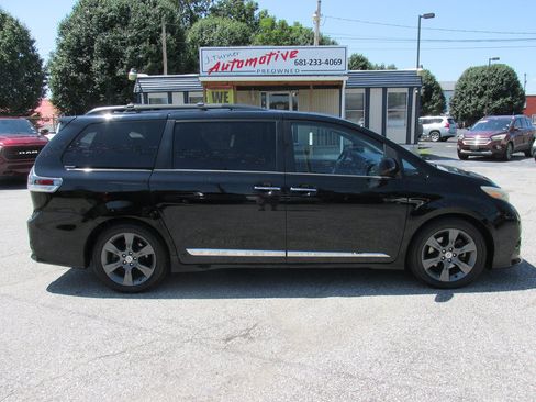 Used 2016 Toyota Sienna SE Premium FWD image 3