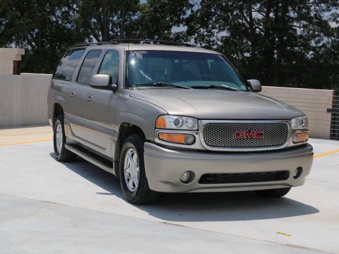Used 2001 GMC Yukon XL Denali AWD/4WD image 6