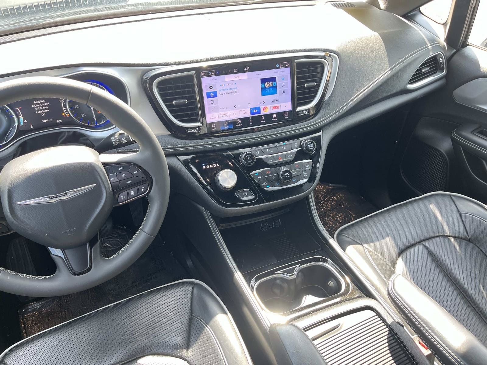 Used 2025 Chrysler Pacifica Limited FWD image 14
