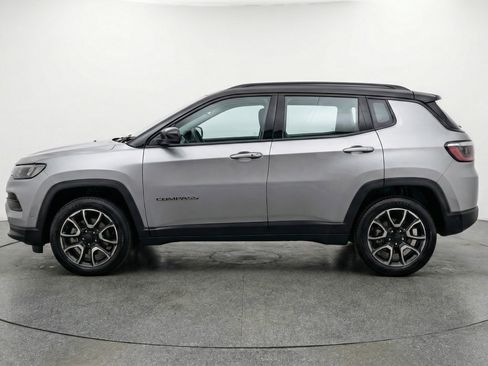 Used 2025 Jeep Compass Trailhawk AWD/4WD image 5