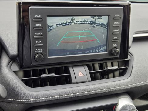 Used 2019 Toyota RAV4 LE FWD image 14